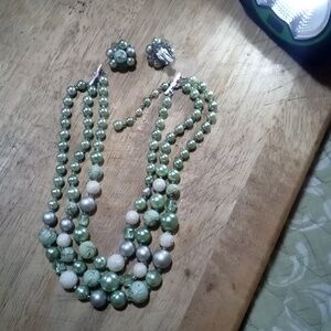 Vintage Jewelry Elegant Green and Silver Beaded Triple Necklace W/Marching Clip